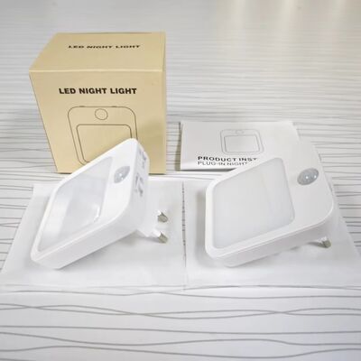 เวลาทํางาน 40000 ชั่วโมง ไฟกลางคืน LED ด้วยการตรวจจับการเคลื่อนไหวและการออกแบบกระจกแข็งสําหรับห้องนอนและทางเดิน