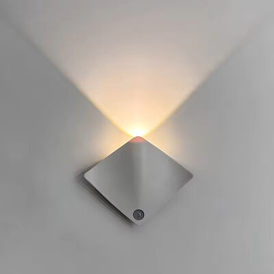 Neue Multifunktionelle Intelligente menschliche Körper Sensor Licht Teufelstrahlen Form LED Bewegungssensor Licht